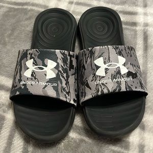 Under Armour Boys Slides Black/Gray/White Size 6